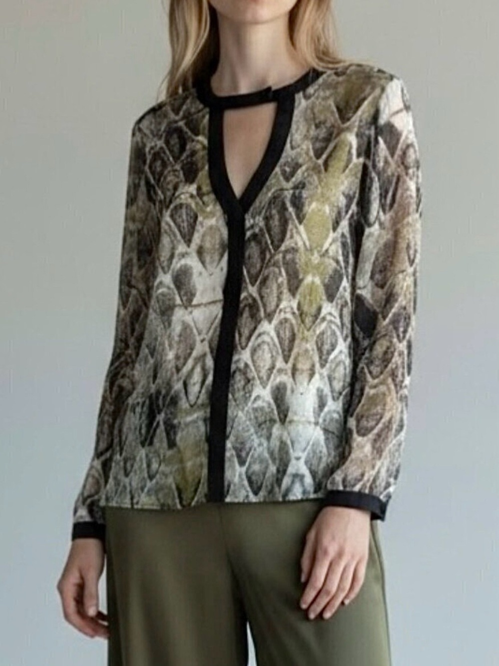 NWT Snake Print 100% Blouse Sz M Chiffon Animal Print Career Professional Work